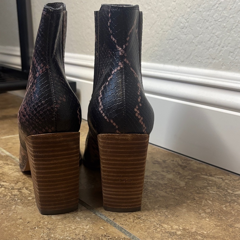 Steve Madden Black and Pink Ankle Booties - Picture 6 of 7